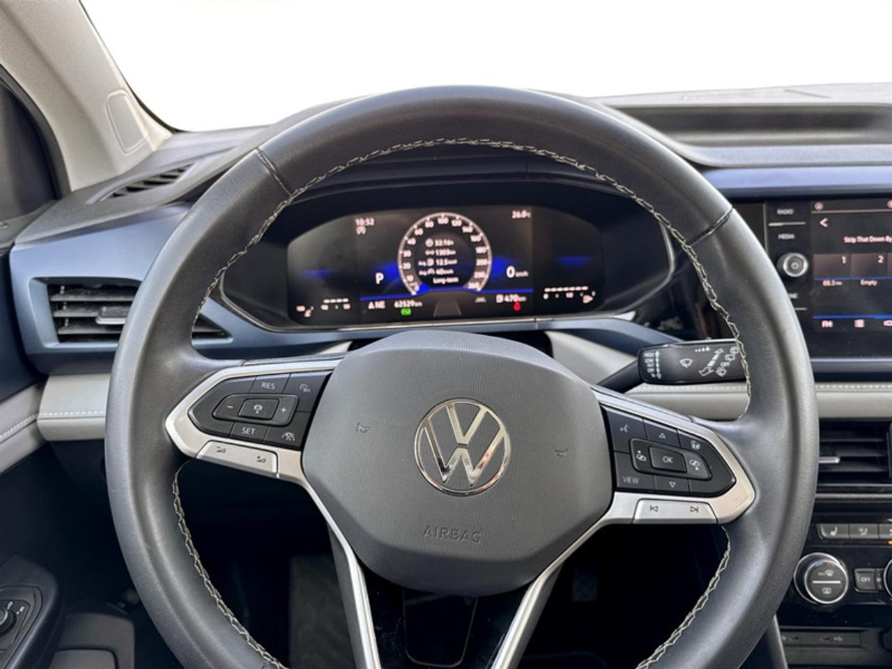 2024 Volkswagen Taos Comfortline w/Sunroof Pkg  *CLEAN CARFAX* Photo