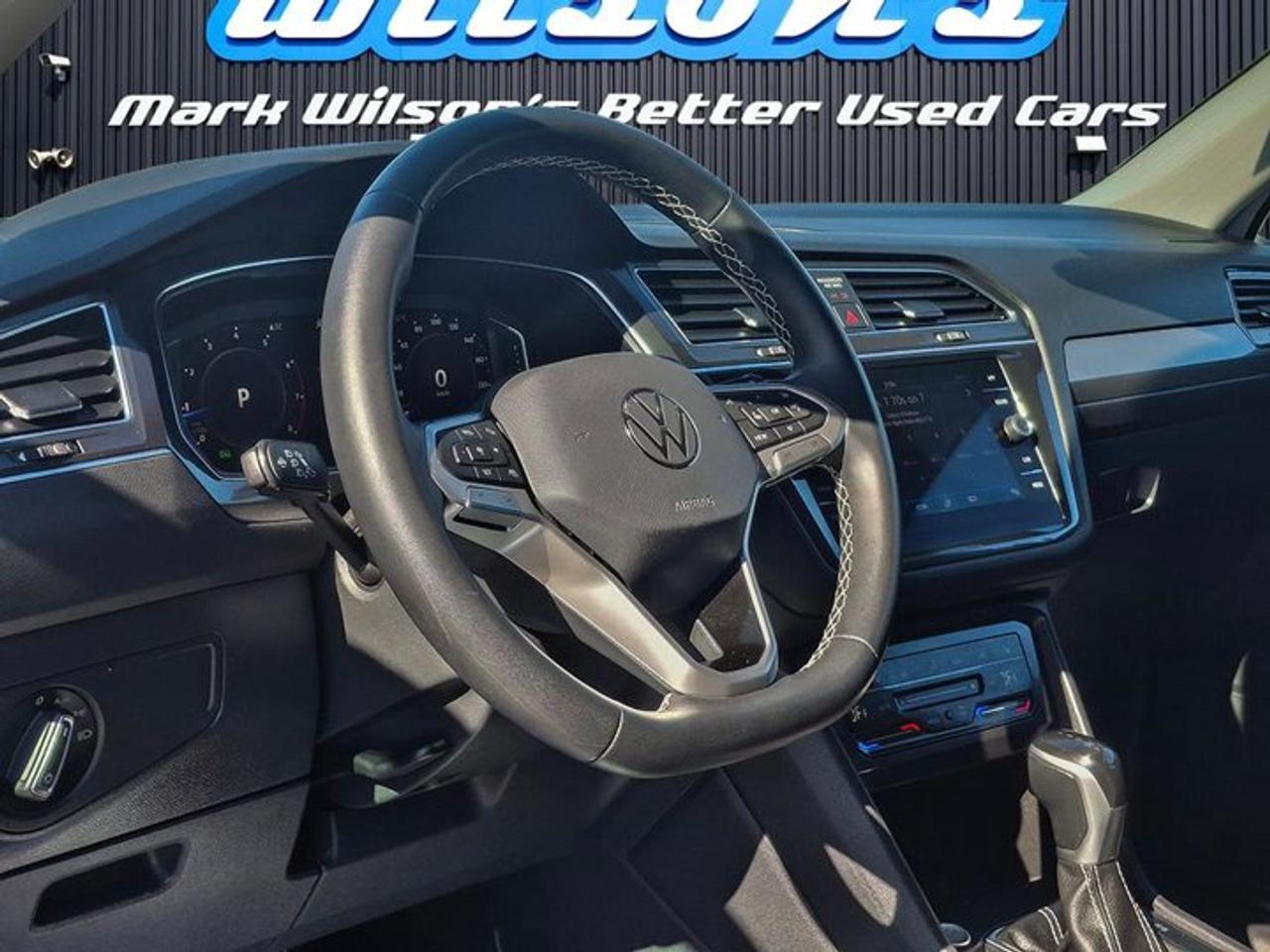 2023 Volkswagen Tiguan Comfortline AWD | 3rd Row Seat | Leather | Heated Seats | Power Seat | CarPlay + Android | and More! Photo