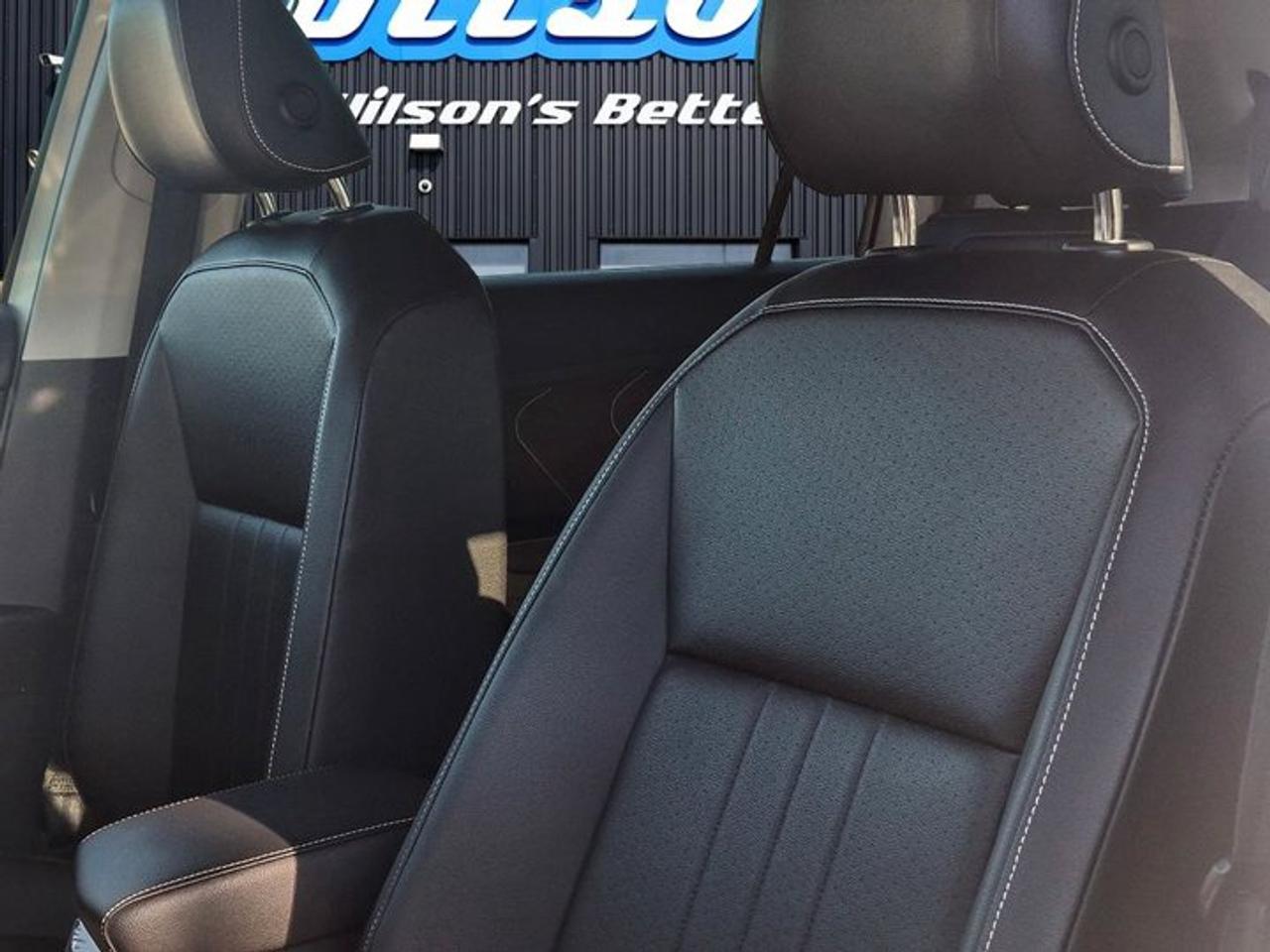 2023 Volkswagen Tiguan Comfortline AWD | 3rd Row Seat | Leather | Heated Seats | Power Seat | CarPlay + Android | and More! Photo