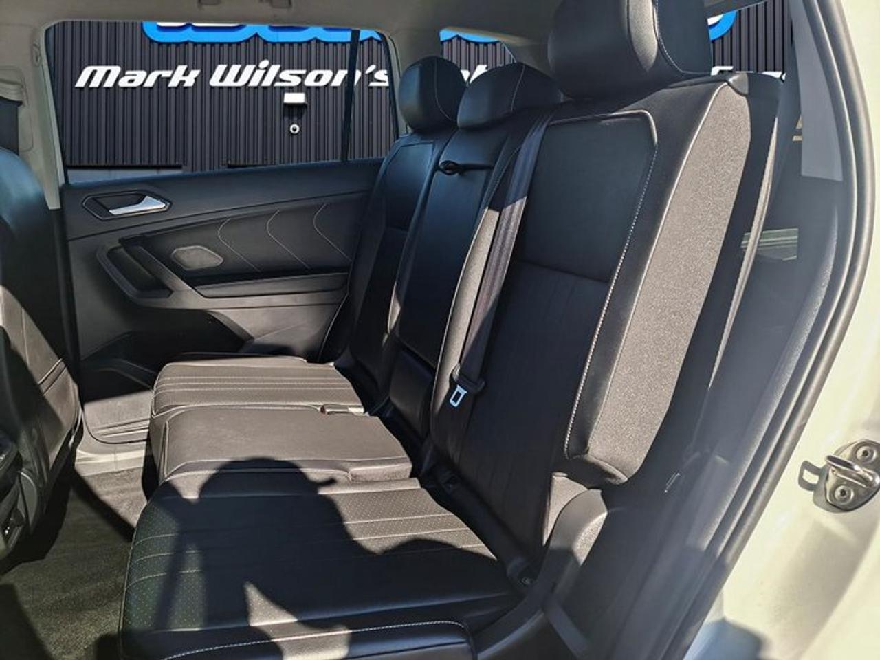 2023 Volkswagen Tiguan Comfortline AWD | 3rd Row Seat | Leather | Heated Seats | Power Seat | CarPlay + Android | and More! Photo