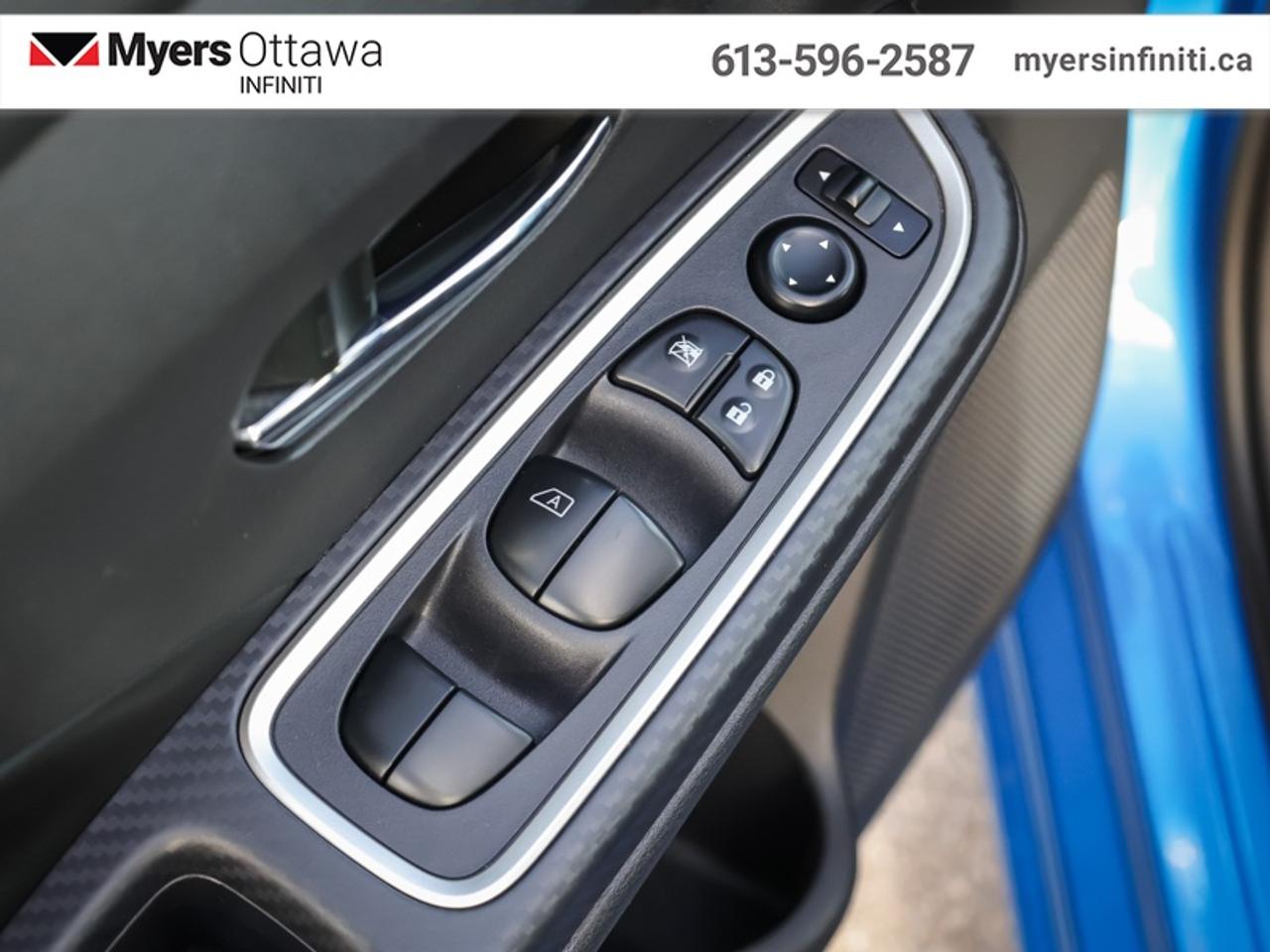 2023 Nissan Versa SR   Accident Free, Navi, Heated Seats Photo