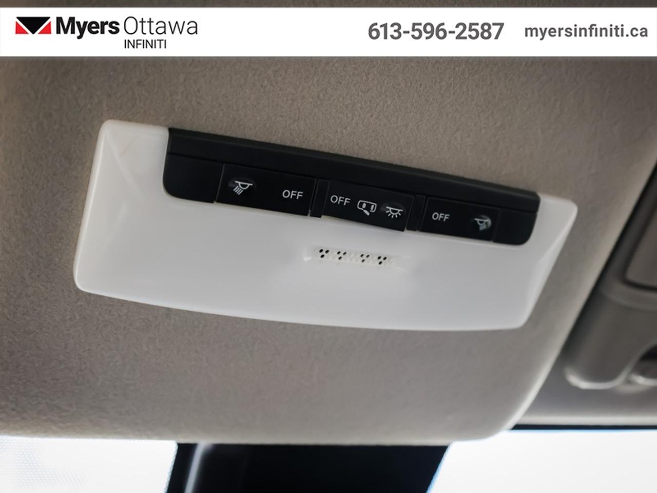 2023 Nissan Versa SR   Accident Free, Navi, Heated Seats Photo