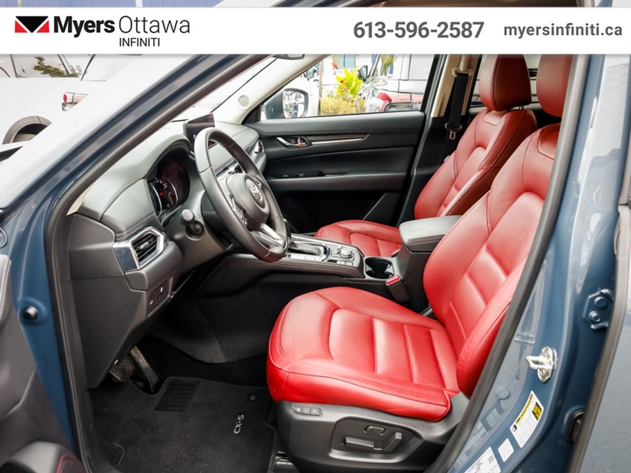2023 Mazda CX-5 Kuro  Sunroof, Power Liftgate, Low KMS! Photo