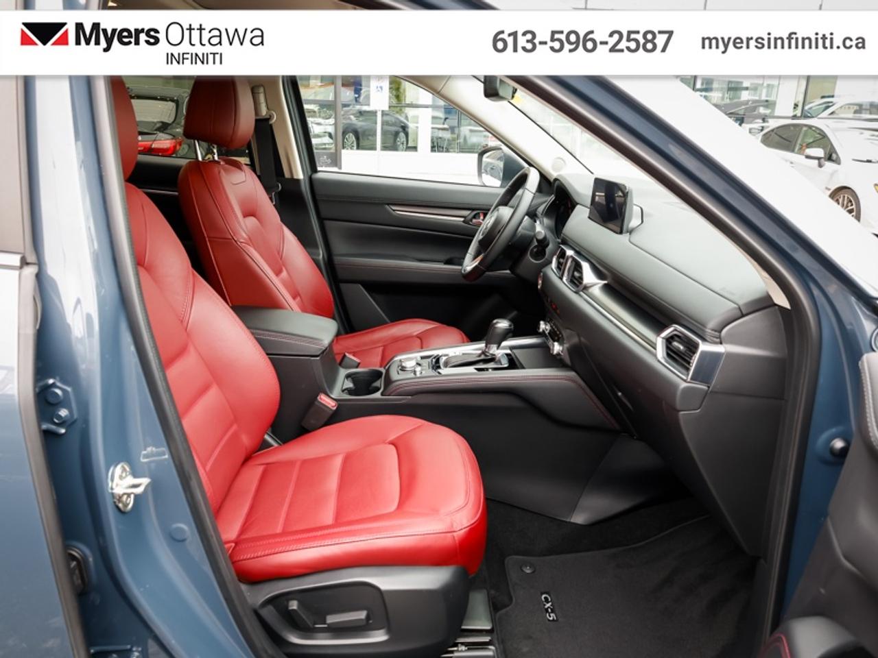 2023 Mazda CX-5 Kuro  Sunroof, Power Liftgate, Low KMS! Photo