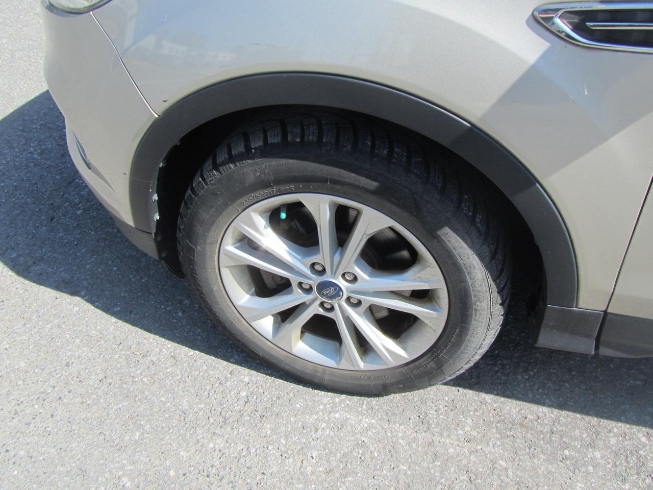 2017 Ford Escape SE 4WD Photo2
