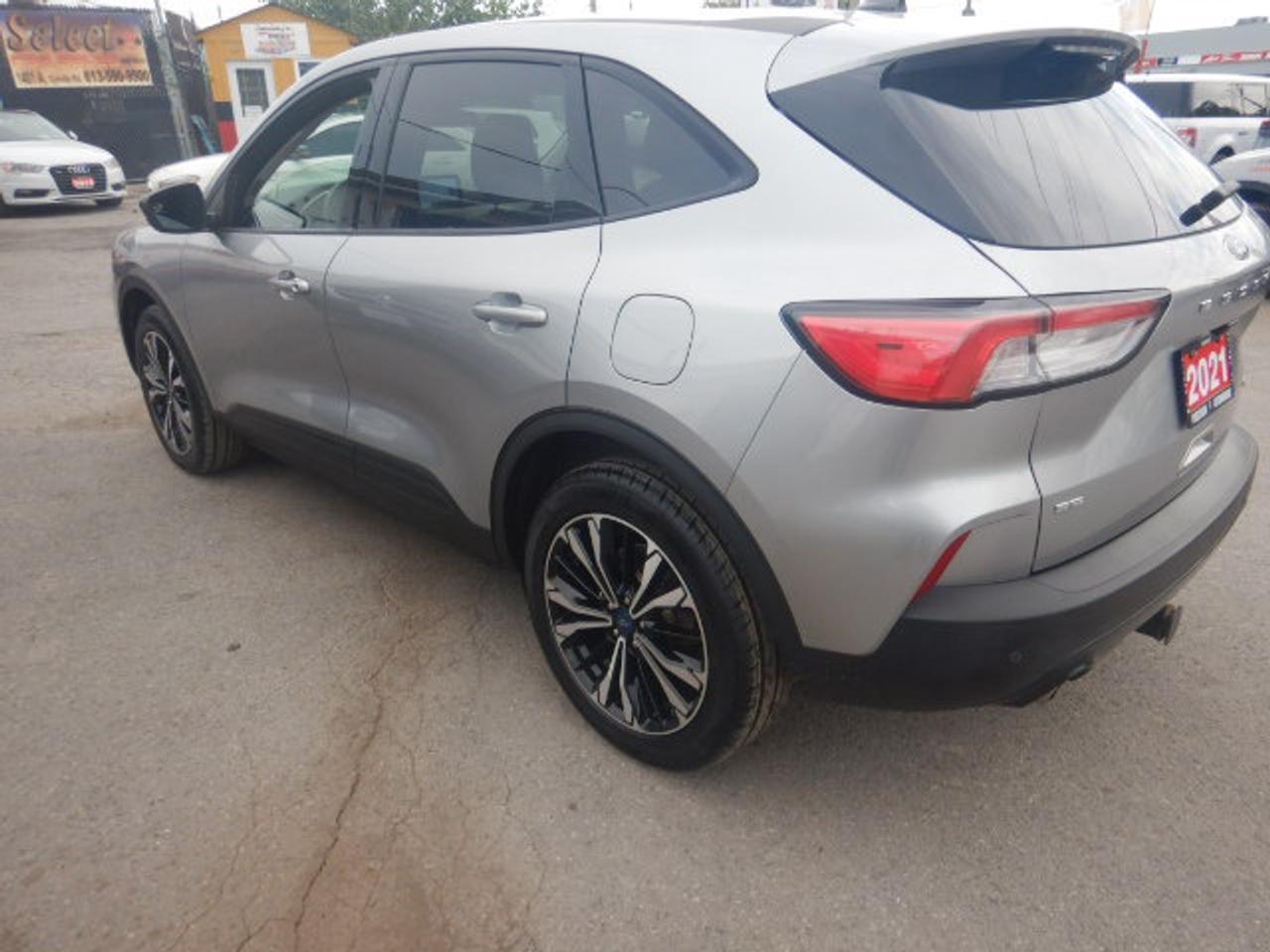 2021 Ford Escape SE Photo