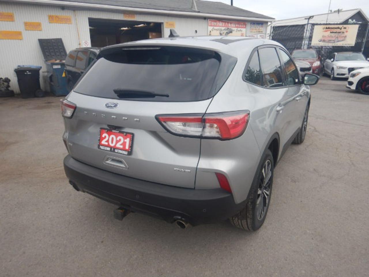 2021 Ford Escape SE Photo