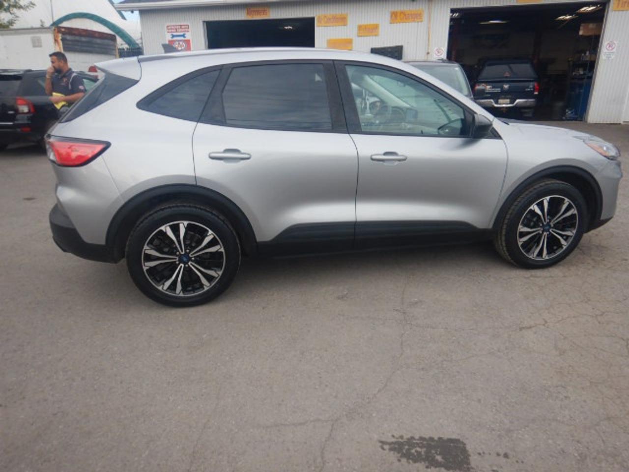 2021 Ford Escape SE Photo