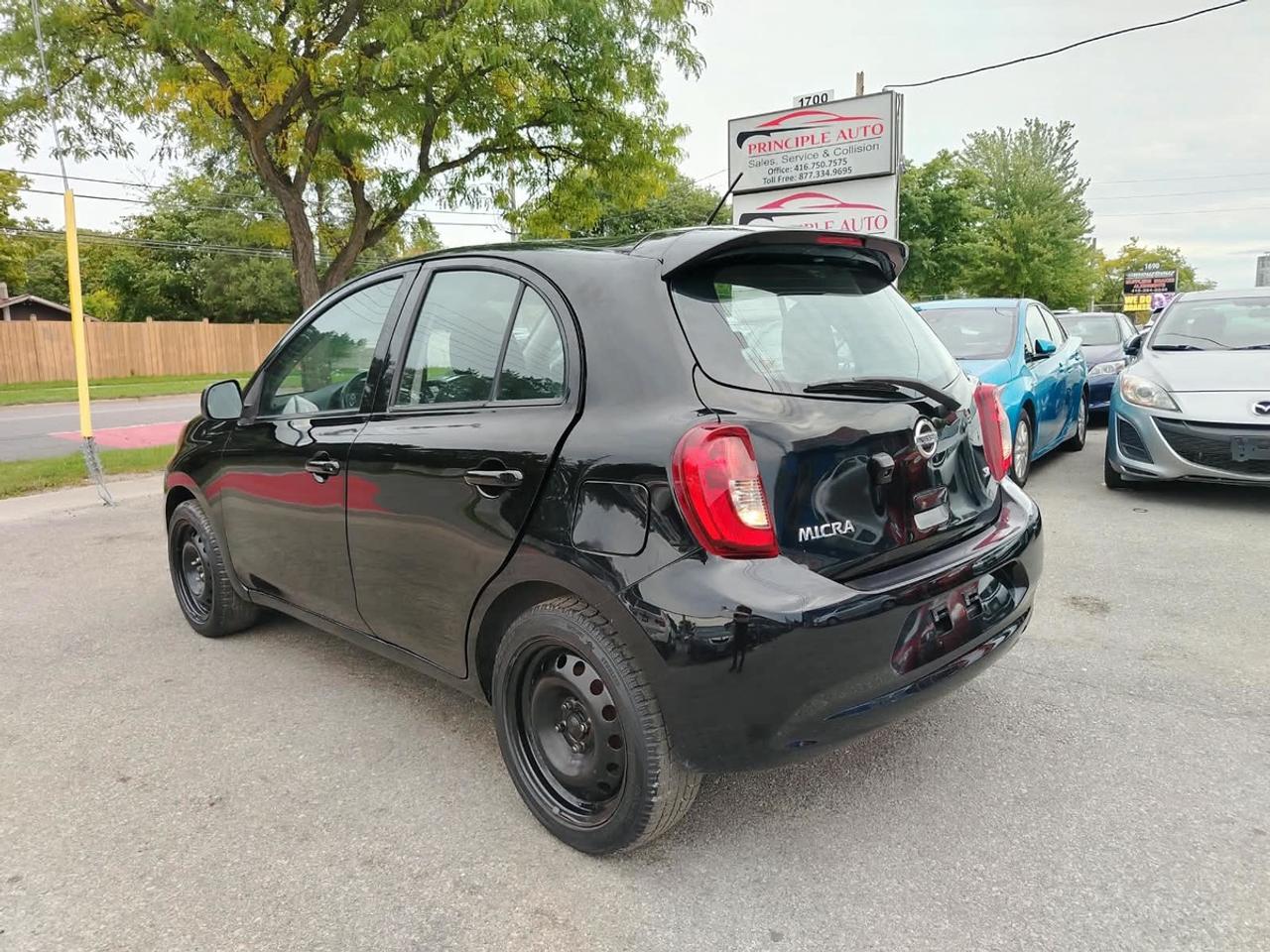 2016 Nissan Micra SV Photo3