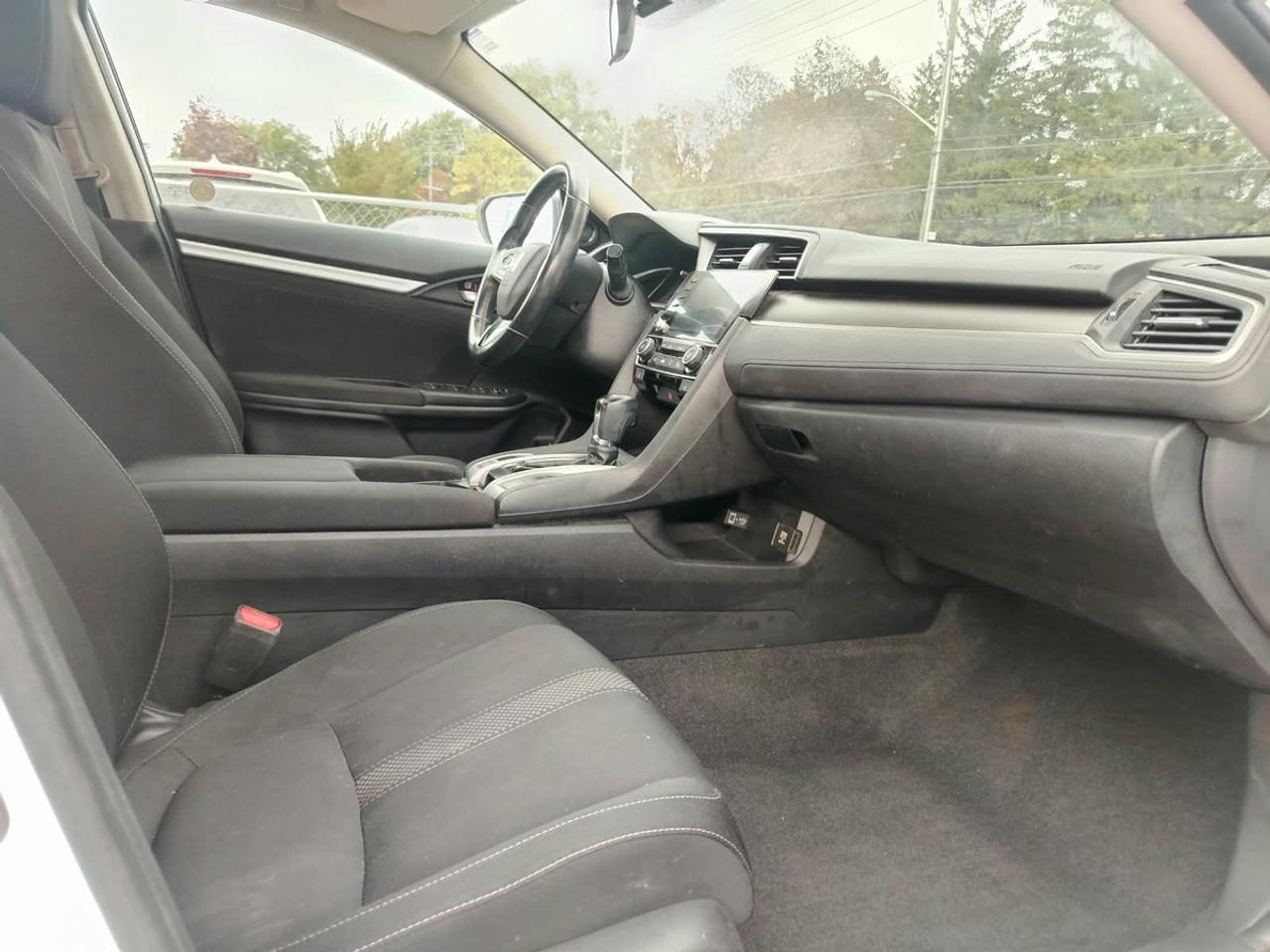 2016 Nissan Micra SV Photo