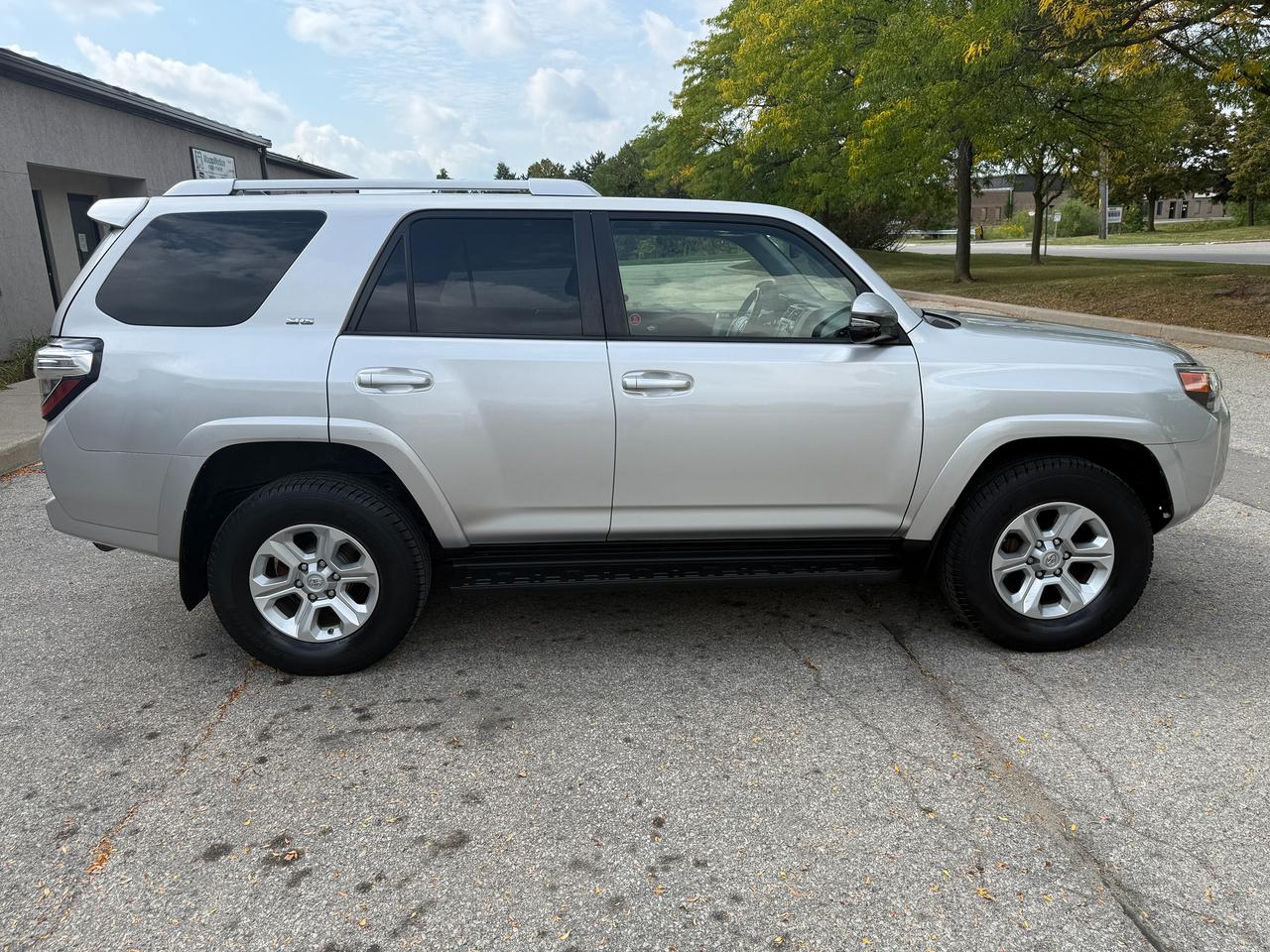 2014 Toyota 4Runner 7PASS/NAV/NO ACCIDENTS/SERVICE RECORDS/CERTIFIED! Photo