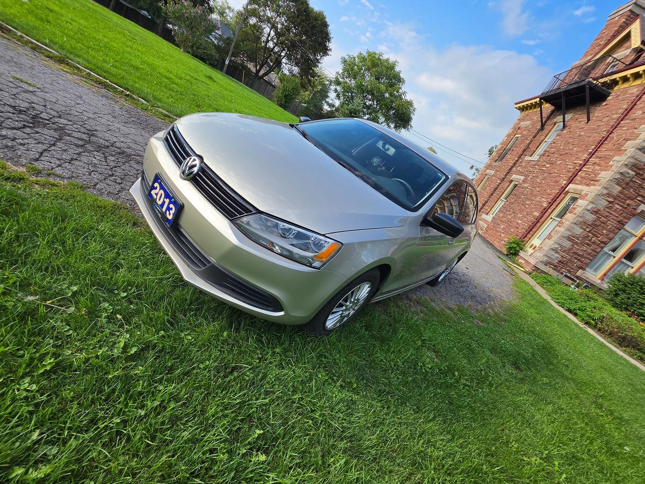 2013 Volkswagen Jetta Trendline - Photo #2