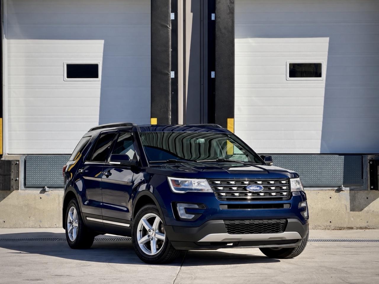 2017 Ford Explorer XLT - Photo #1