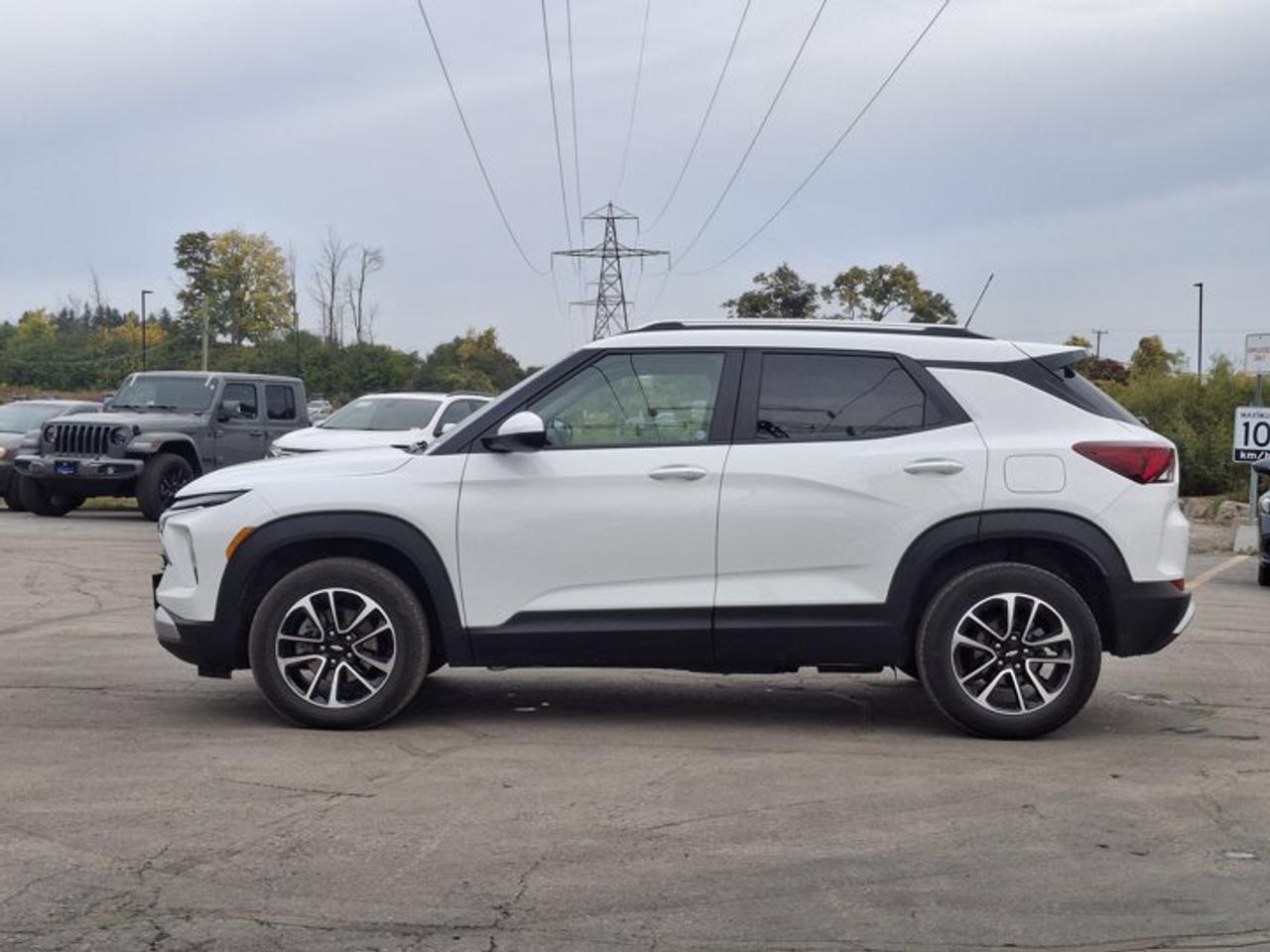 2024 Chevrolet TrailBlazer LT AWD | Heated Wheel + Seats | Remote Start | CarPlay + Android | BSA + RCTA | Rear Cam and More ! Photo5