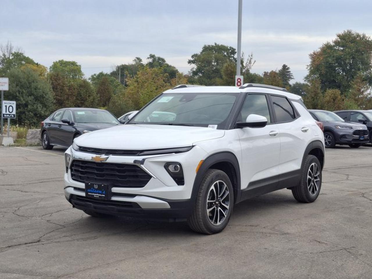 2024 Chevrolet TrailBlazer LT AWD | Heated Wheel + Seats | Remote Start | CarPlay + Android | BSA + RCTA | Rear Cam and More ! Photo0
