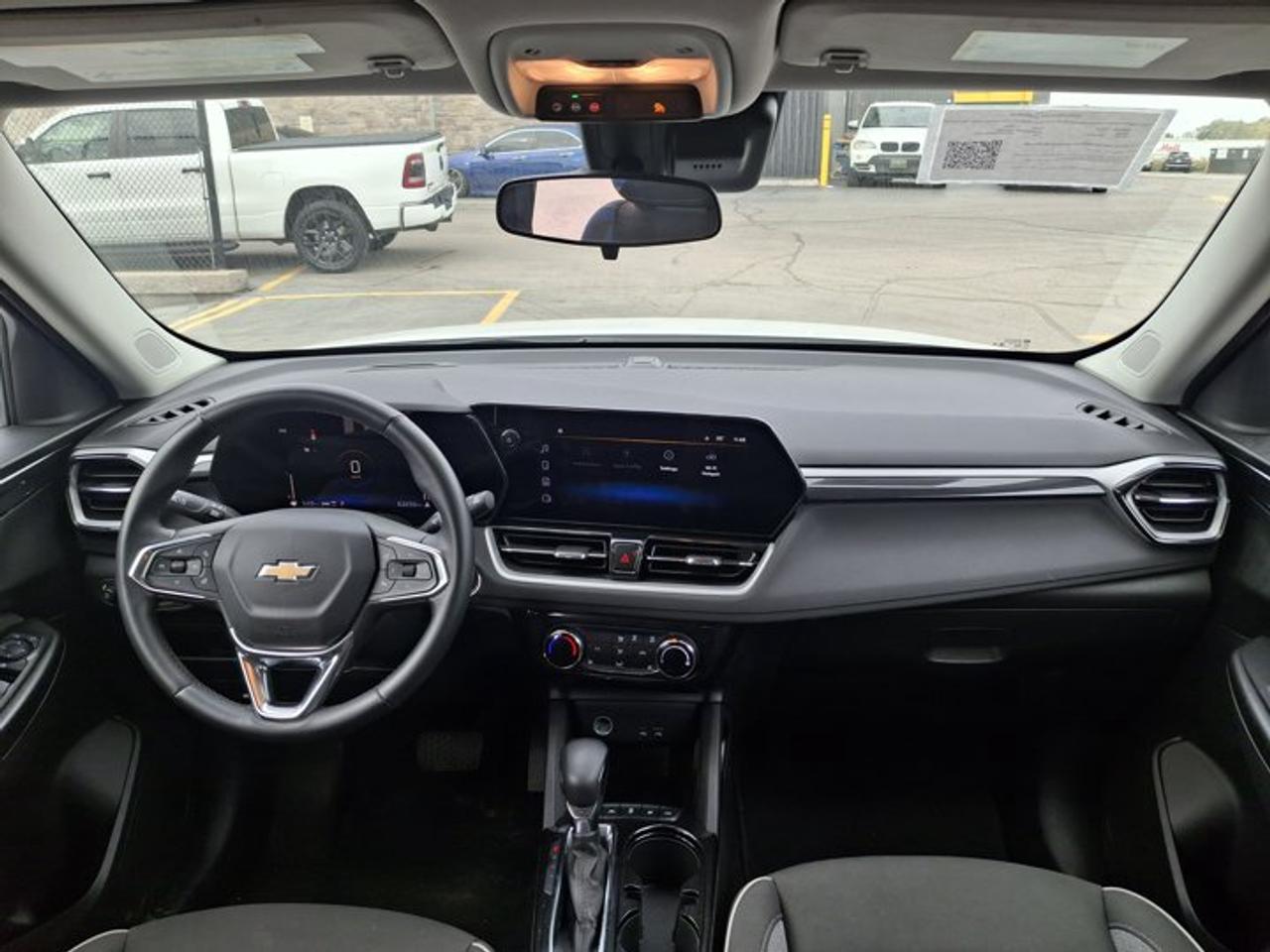 2024 Chevrolet TrailBlazer LT AWD | Heated Wheel + Seats | Remote Start | CarPlay + Android | BSA + RCTA | Rear Cam and More ! Photo