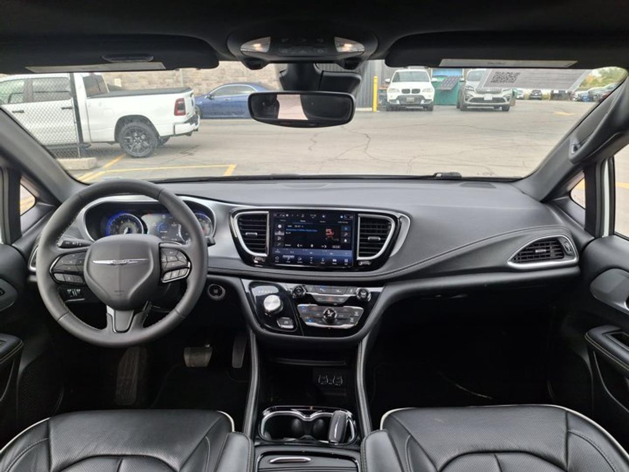 2025 Chrysler Pacifica Limited | Sunroof | Leather | Nav | Adaptive Cruise | Power Sliding Doors + Hatch | and More ! Photo