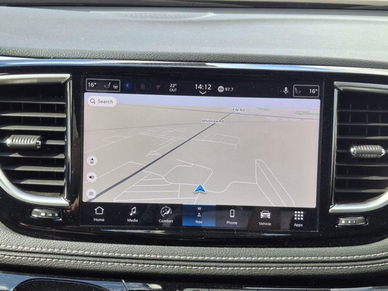 2025 Chrysler Pacifica Limited | Sunroof | Leather | Nav | Adaptive Cruise | Power Sliding Doors + Hatch | and More ! Photo