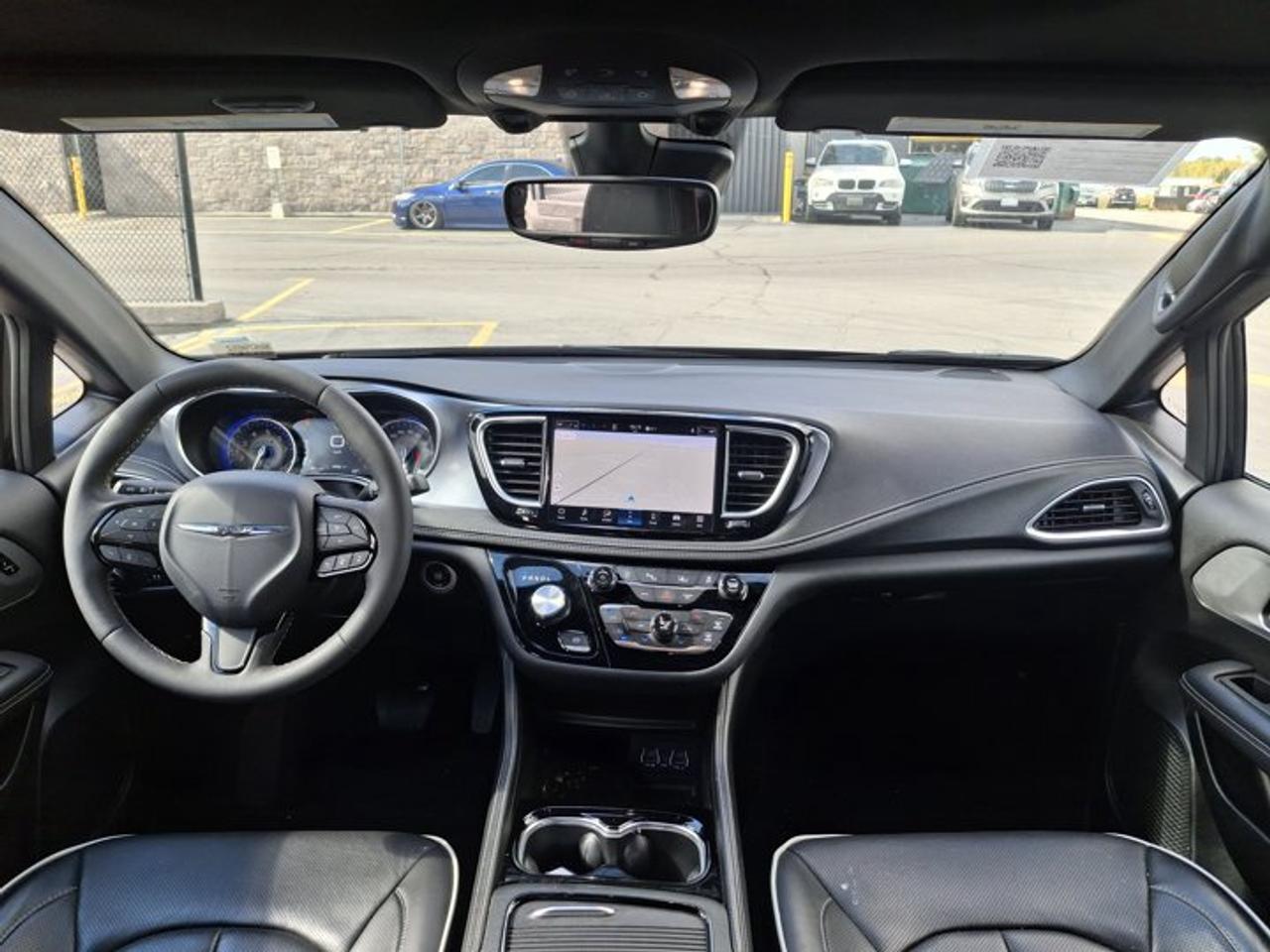 2025 Chrysler Pacifica Limited | Sunroof | Leather | Nav | Adaptive Cruise | Power Sliding Doors + Hatch | and More ! Photo