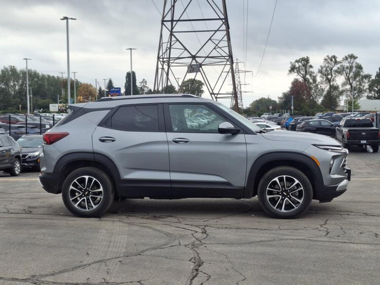 2024 Chevrolet TrailBlazer LT AWD | Heated Wheel + Seats | Remote Start | CarPlay + Android | BSA + RCTA | Rear Cam & More ! Photo