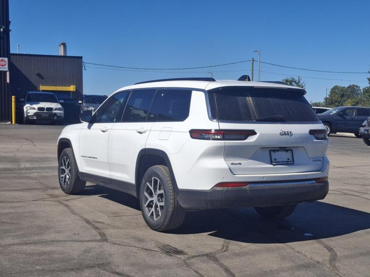 2024 Jeep Grand Cherokee L Limited 4x4 | Leather | 7 Pass | Heated Seats + Steering | Power Liftgate | Remote Start | and More Photo
