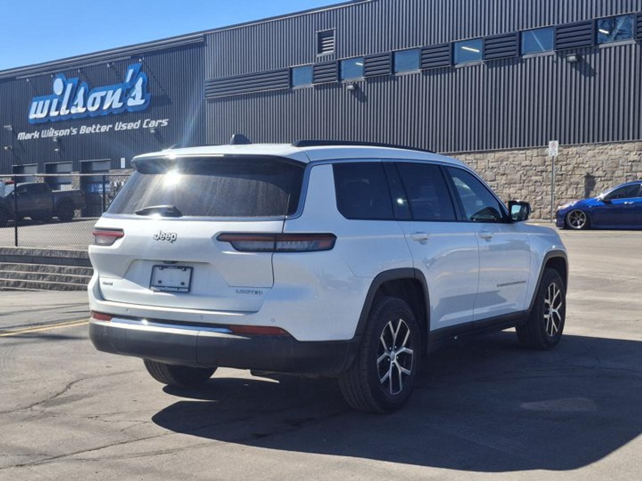 2024 Jeep Grand Cherokee L Limited 4x4 | Leather | 7 Pass | Heated Seats + Steering | Power Liftgate | Remote Start | and More Photo