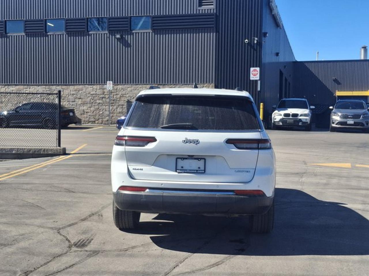 2024 Jeep Grand Cherokee L Limited 4x4 | Leather | 7 Pass | Heated Seats + Steering | Power Liftgate | Remote Start | and More Photo