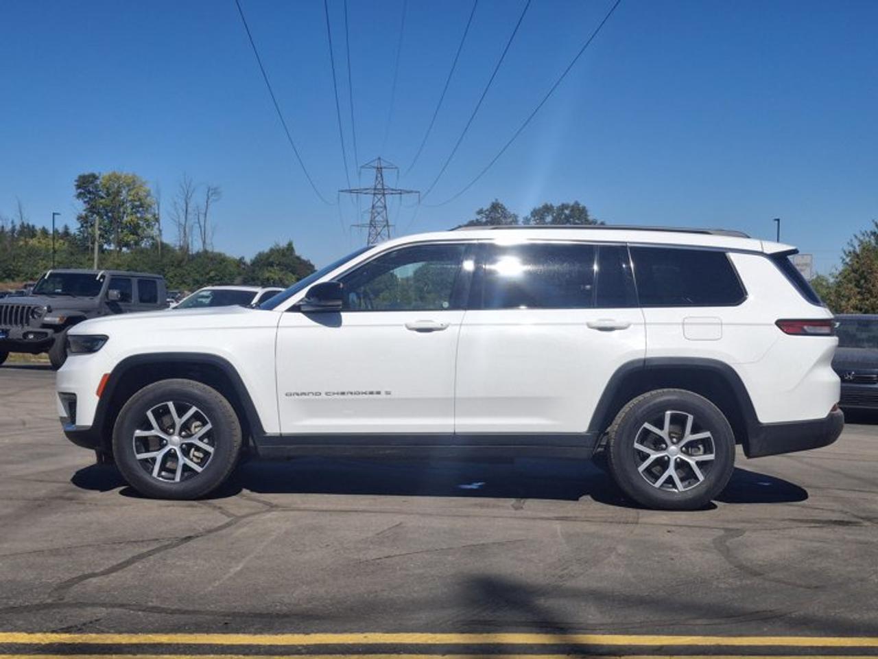 2024 Jeep Grand Cherokee L Limited 4x4 | Leather | 7 Pass | Heated Seats + Steering | Power Liftgate | Remote Start | and More Photo