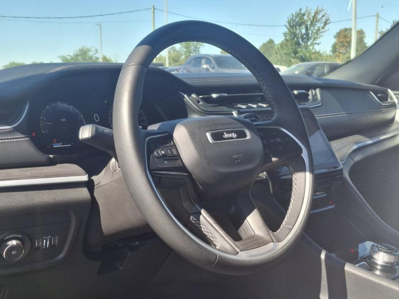 2024 Jeep Grand Cherokee L Limited 4x4 | Leather | 7 Pass | Heated Seats + Steering | Power Liftgate | Remote Start | and More Photo