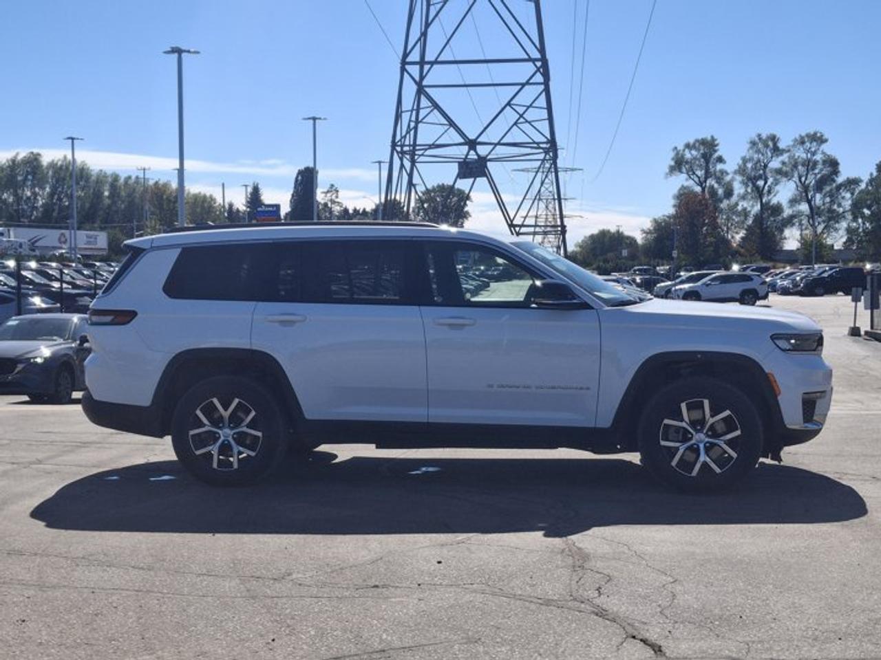 2024 Jeep Grand Cherokee L Limited 4x4 | Leather | 7 Pass | Heated Seats + Steering | Power Liftgate | Remote Start | and More Photo