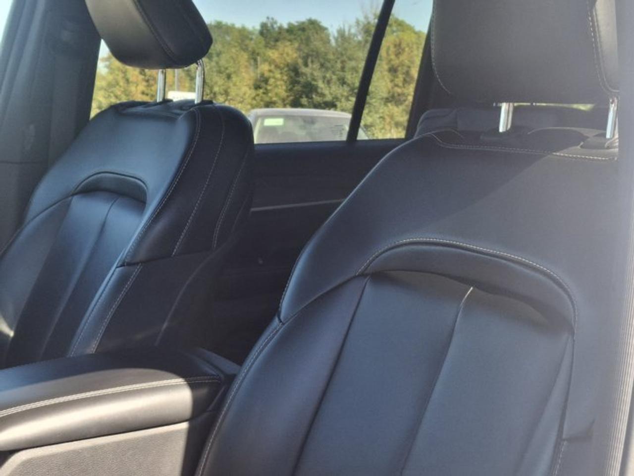 2024 Jeep Grand Cherokee L Limited 4x4 | Leather | 7 Pass | Heated Seats + Steering | Power Liftgate | Remote Start | and More Photo