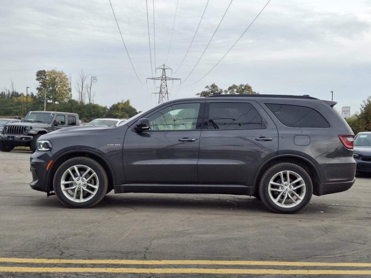 2025 Dodge Durango R/T | Leather | Sunroof | Nav | Cooled + Heated Seats | Heated Wheel | Remote Start | and More ! Photo