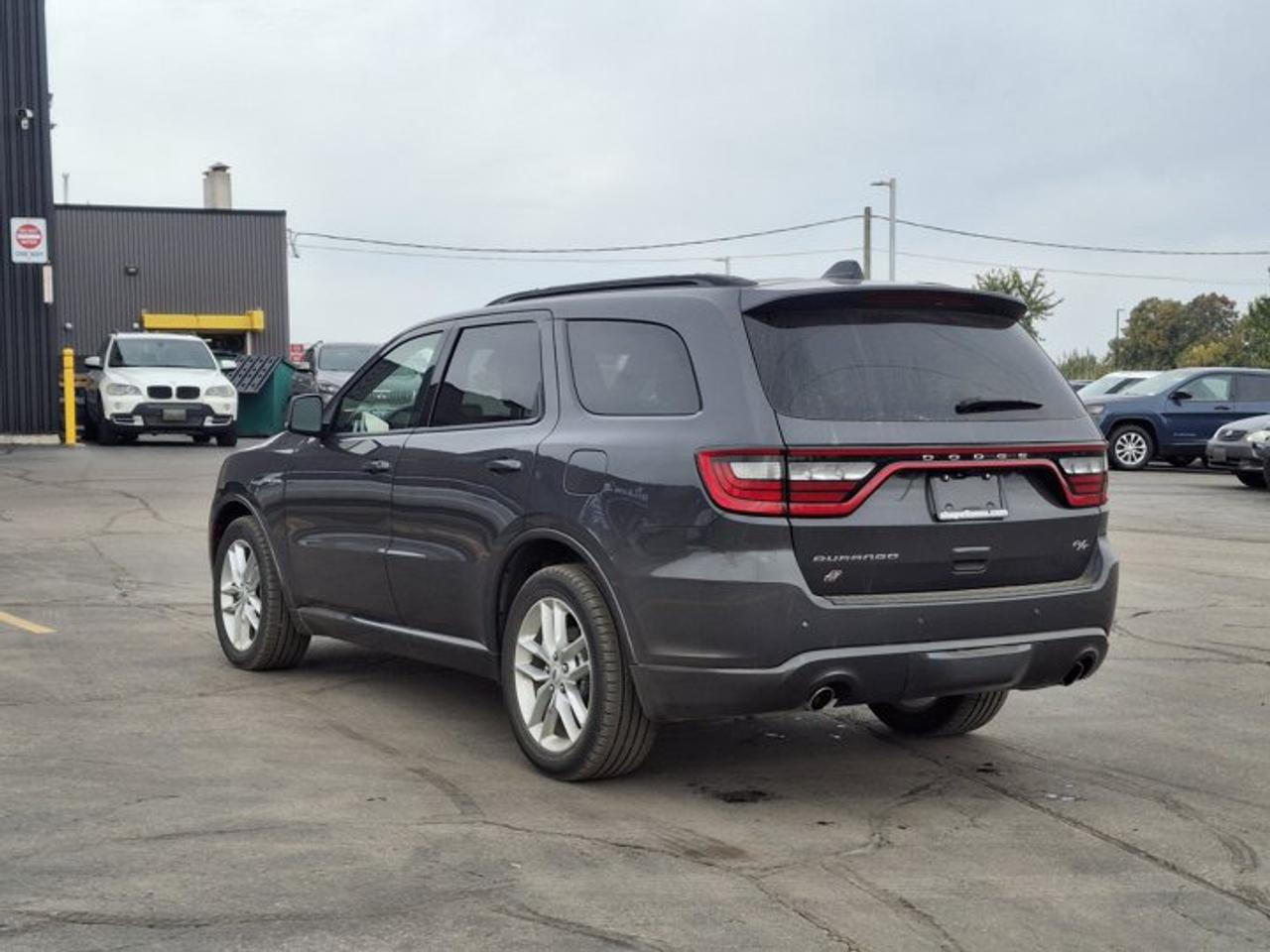 2025 Dodge Durango R/T | Leather | Sunroof | Nav | Cooled + Heated Seats | Heated Wheel | Remote Start | and More ! Photo