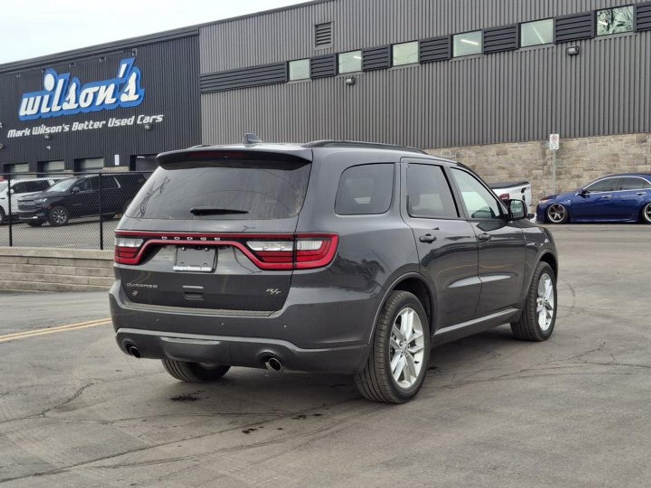 2025 Dodge Durango R/T | Leather | Sunroof | Nav | Cooled + Heated Seats | Heated Wheel | Remote Start | and More ! Photo