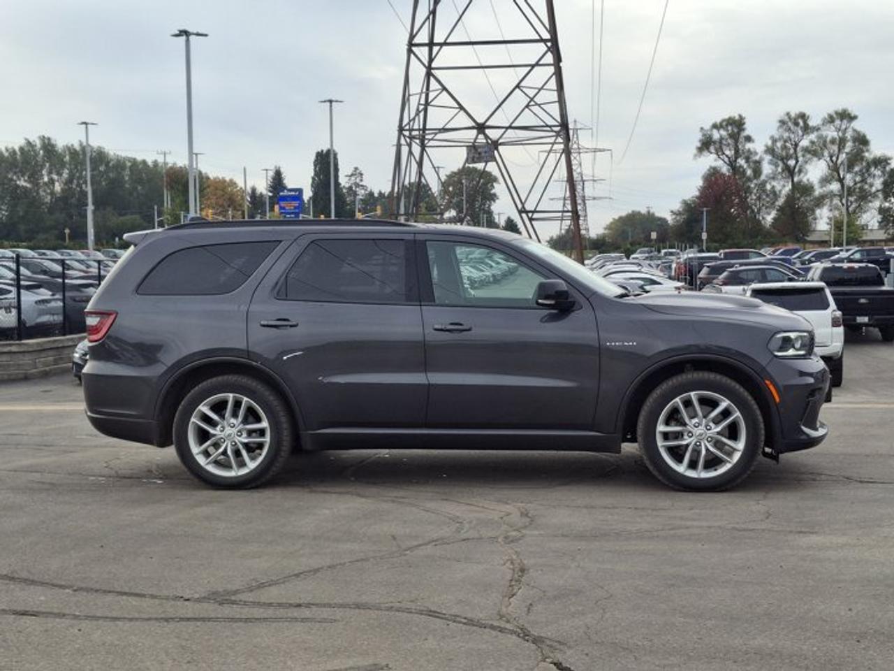 2025 Dodge Durango R/T | Leather | Sunroof | Nav | Cooled + Heated Seats | Heated Wheel | Remote Start | and More ! Photo