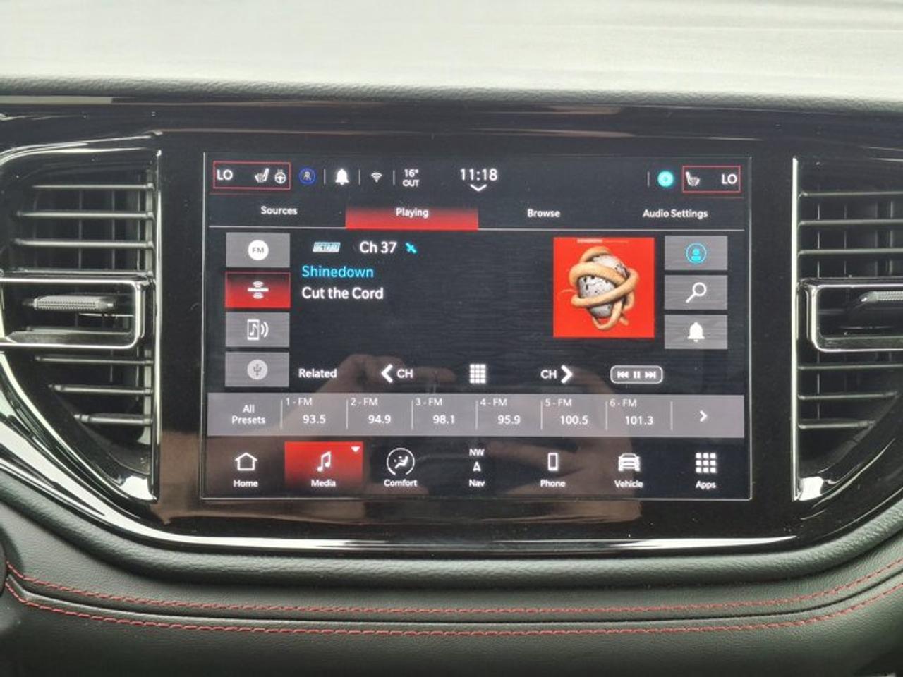 2025 Dodge Durango R/T | Leather | Sunroof | Nav | Cooled + Heated Seats | Heated Wheel | Remote Start | and More ! Photo