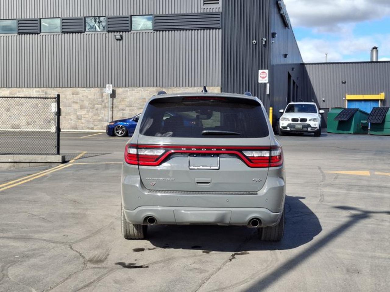 2025 Dodge Durango R/T | Leather | Sunroof | Nav | Cooled + Heated Seats | Heated Wheel | Remote Start | and More ! Photo3