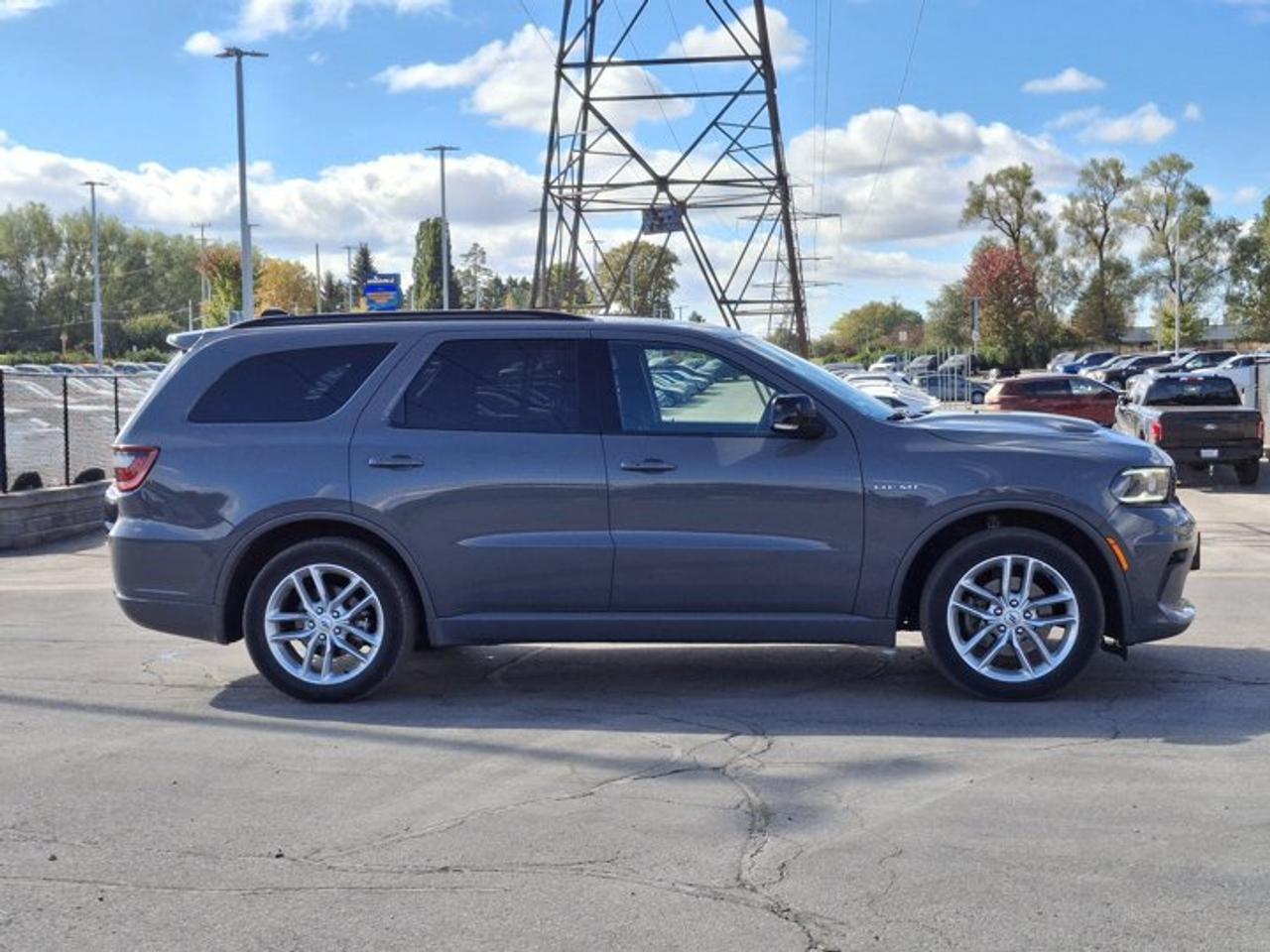 2025 Dodge Durango R/T | Leather | Sunroof | Nav | Cooled + Heated Seats | Heated Wheel | Remote Start | and More ! Photo
