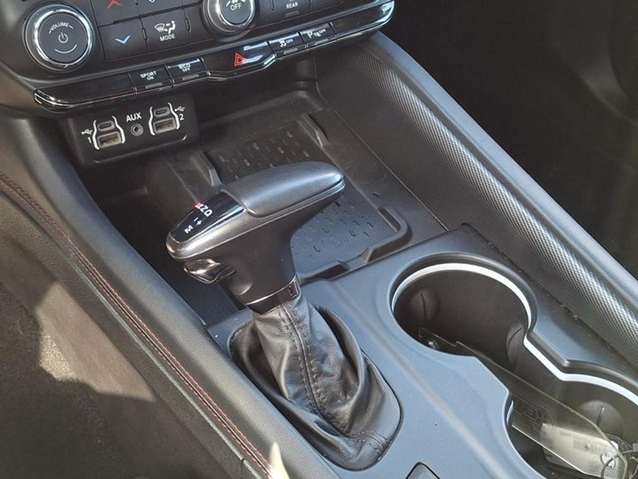 2025 Dodge Durango R/T | Leather | Sunroof | Nav | Cooled + Heated Seats | Heated Wheel | Remote Start | and More ! Photo