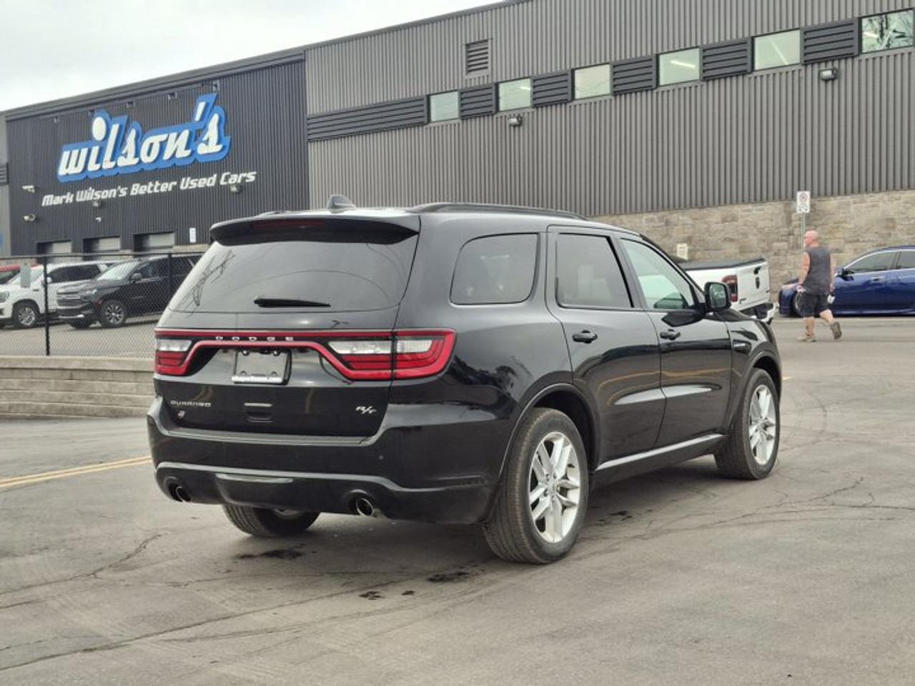 2025 Dodge Durango R/T | Leather | Sunroof | Nav | Cooled + Heated Seats | Heated Wheel | Remote Start | and More ! Photo4