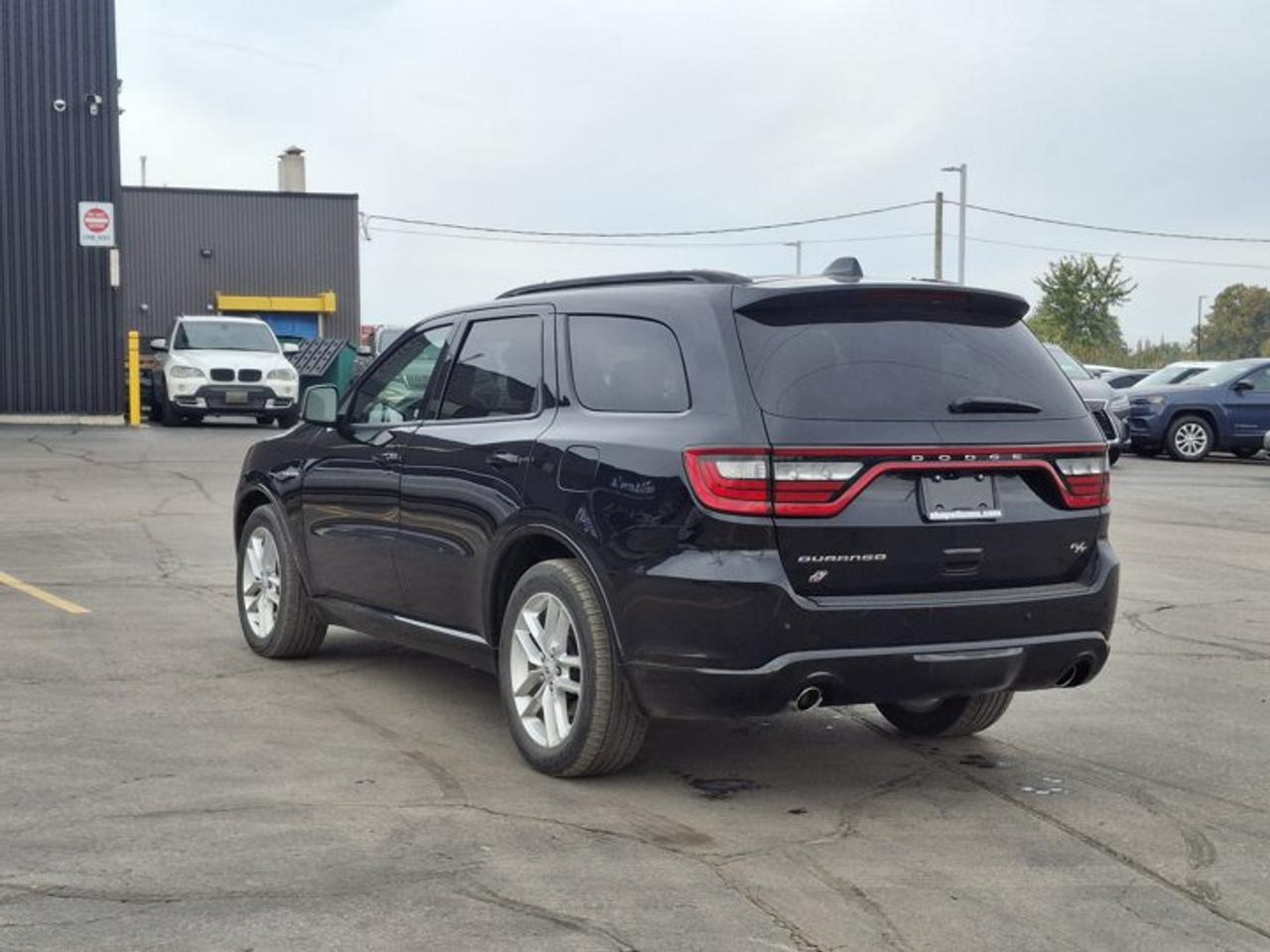 2025 Dodge Durango R/T | Leather | Sunroof | Nav | Cooled + Heated Seats | Heated Wheel | Remote Start | and More ! Photo2