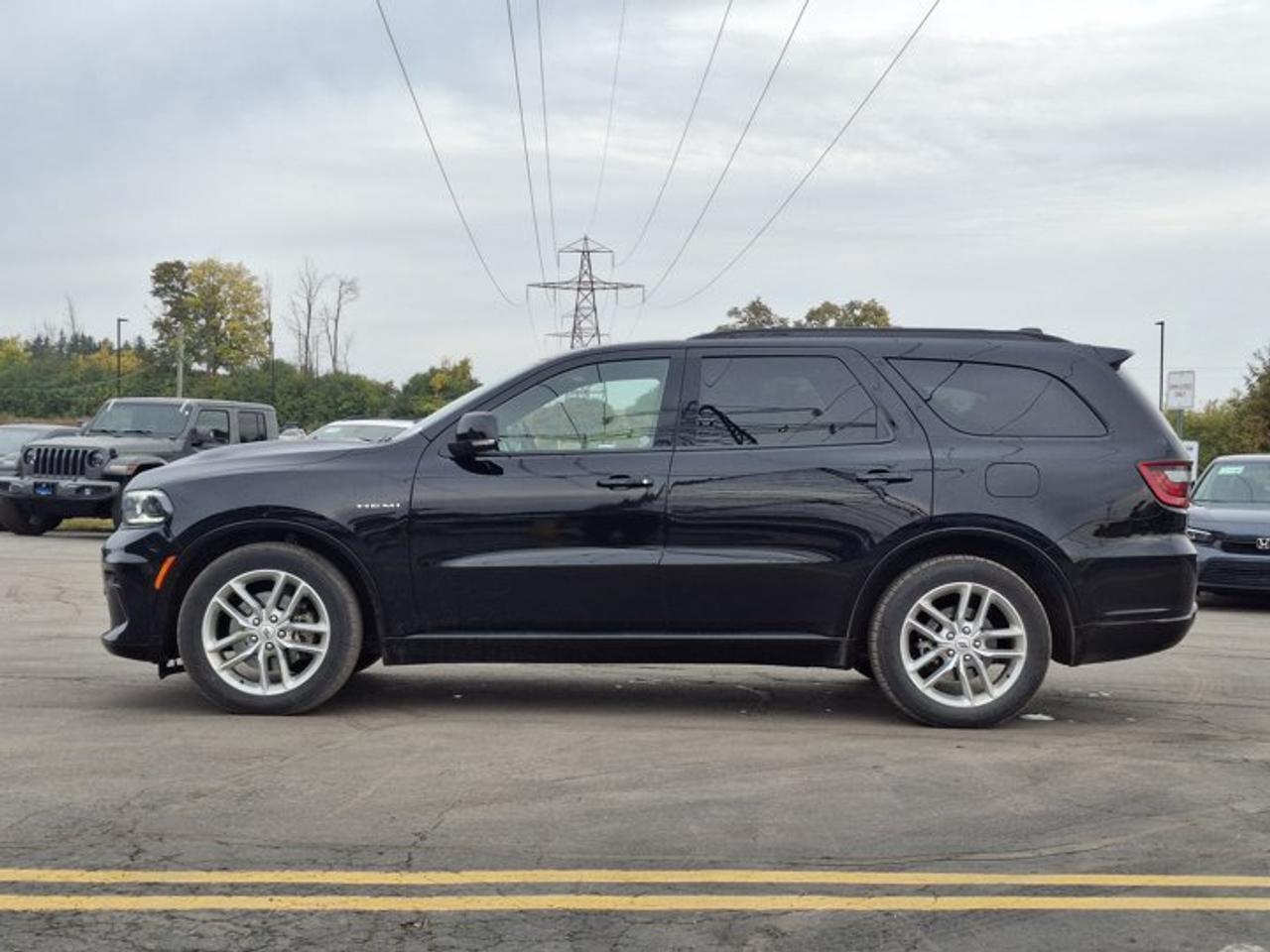 2025 Dodge Durango R/T | Leather | Sunroof | Nav | Cooled + Heated Seats | Heated Wheel | Remote Start | and More ! Photo1