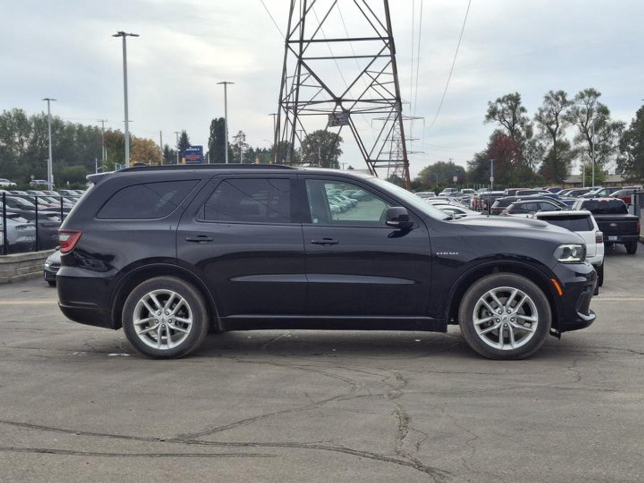 2025 Dodge Durango R/T | Leather | Sunroof | Nav | Cooled + Heated Seats | Heated Wheel | Remote Start | and More ! Photo