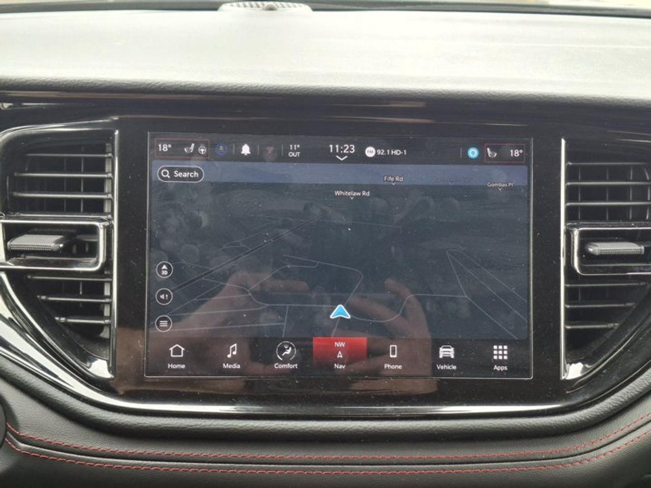 2025 Dodge Durango R/T | Leather | Sunroof | Nav | Cooled + Heated Seats | Heated Wheel | Remote Start | and More ! Photo