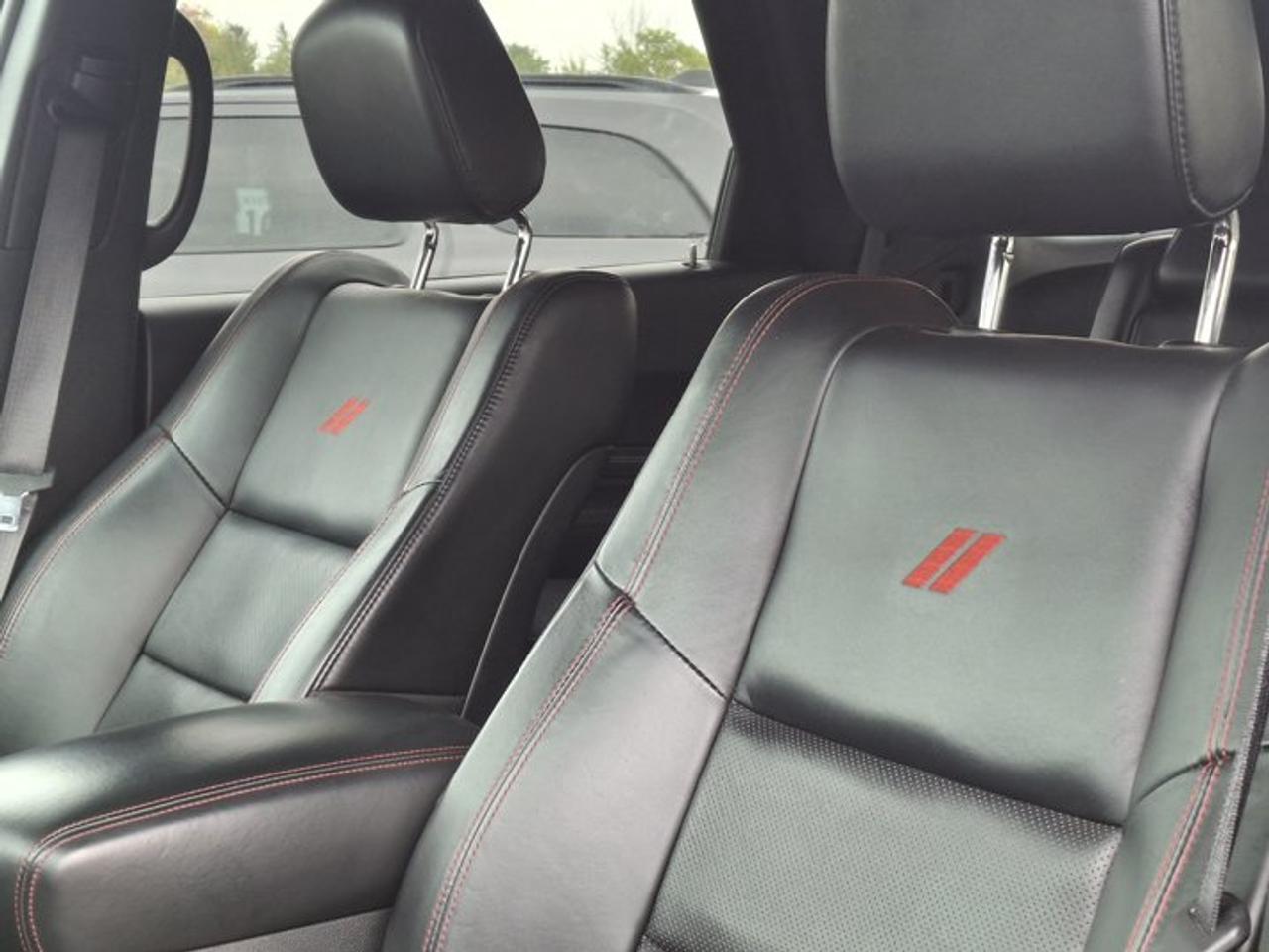 2025 Dodge Durango R/T | Leather | Sunroof | Nav | Cooled + Heated Seats | Heated Wheel | Remote Start | and More ! Photo