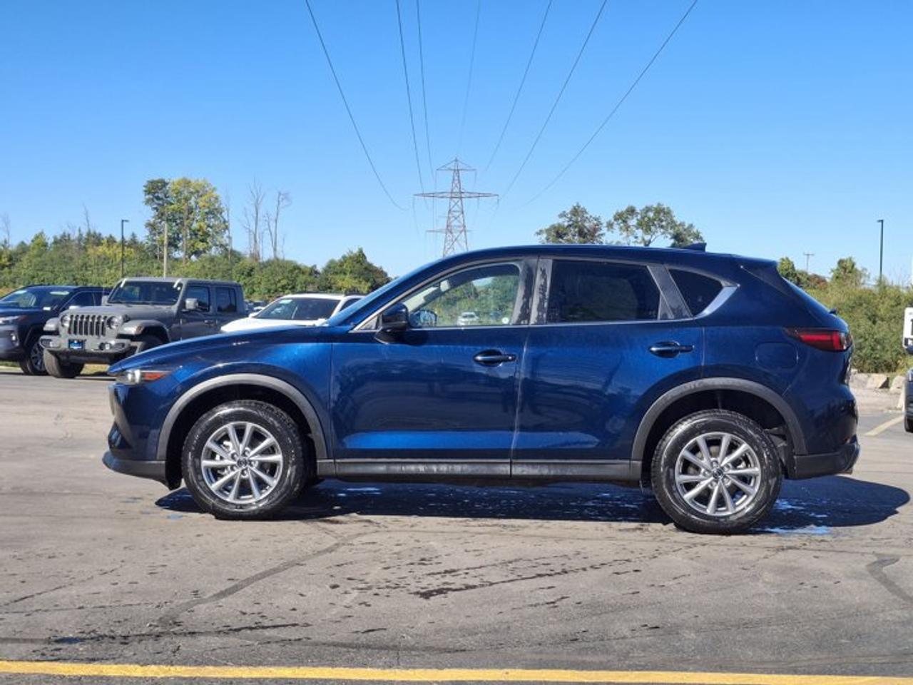 2025 Mazda CX-5 GS AWD | Leatherette | Power Seat | Heated Wheel + Seats | Adaptive Cruise | CarPlay and More ! Photo5