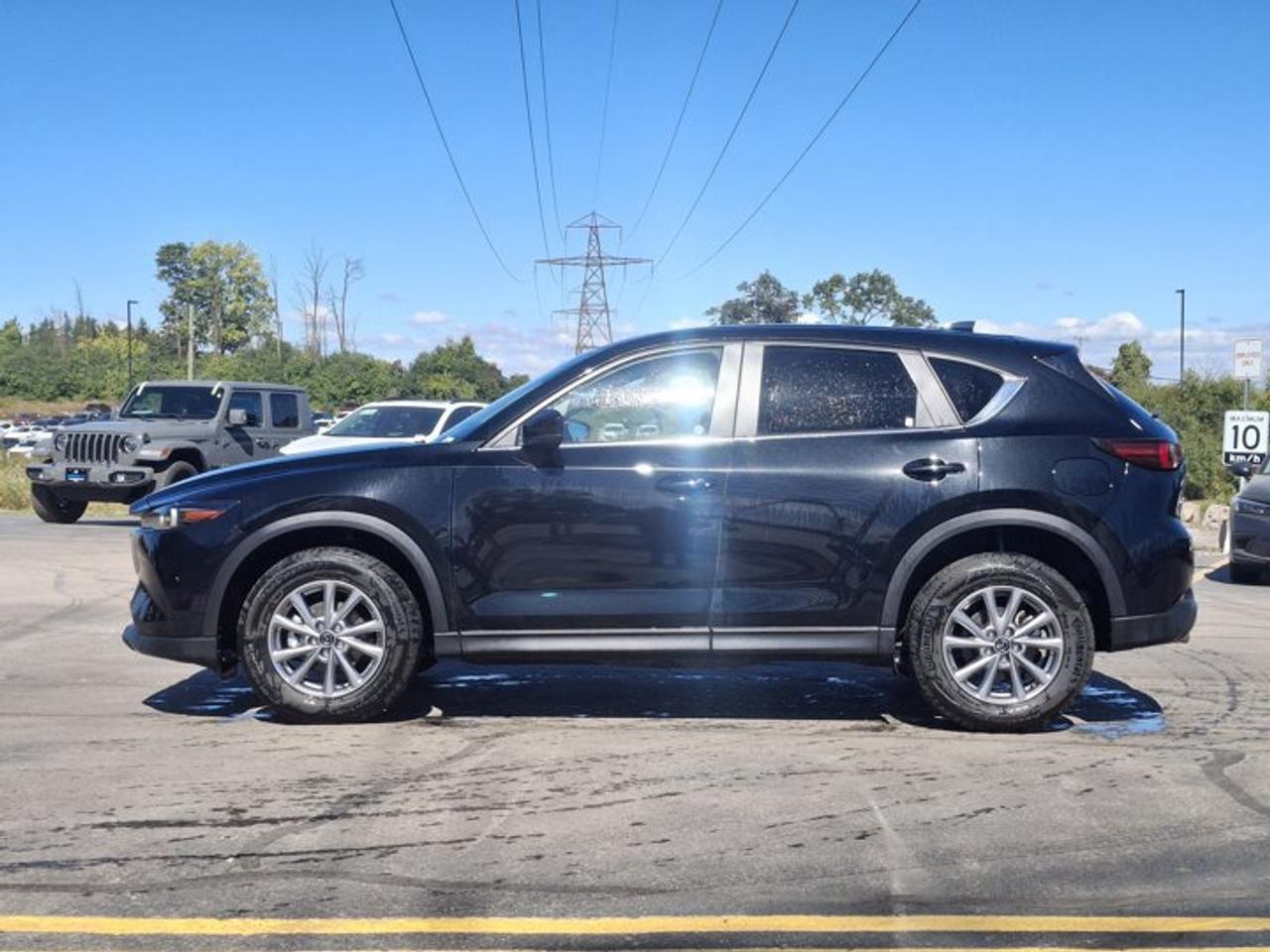 2025 Mazda CX-5 GS AWD | Leatherette | Power Seat | Heated Wheel + Seats | Adaptive Cruise | CarPlay and More ! Photo5