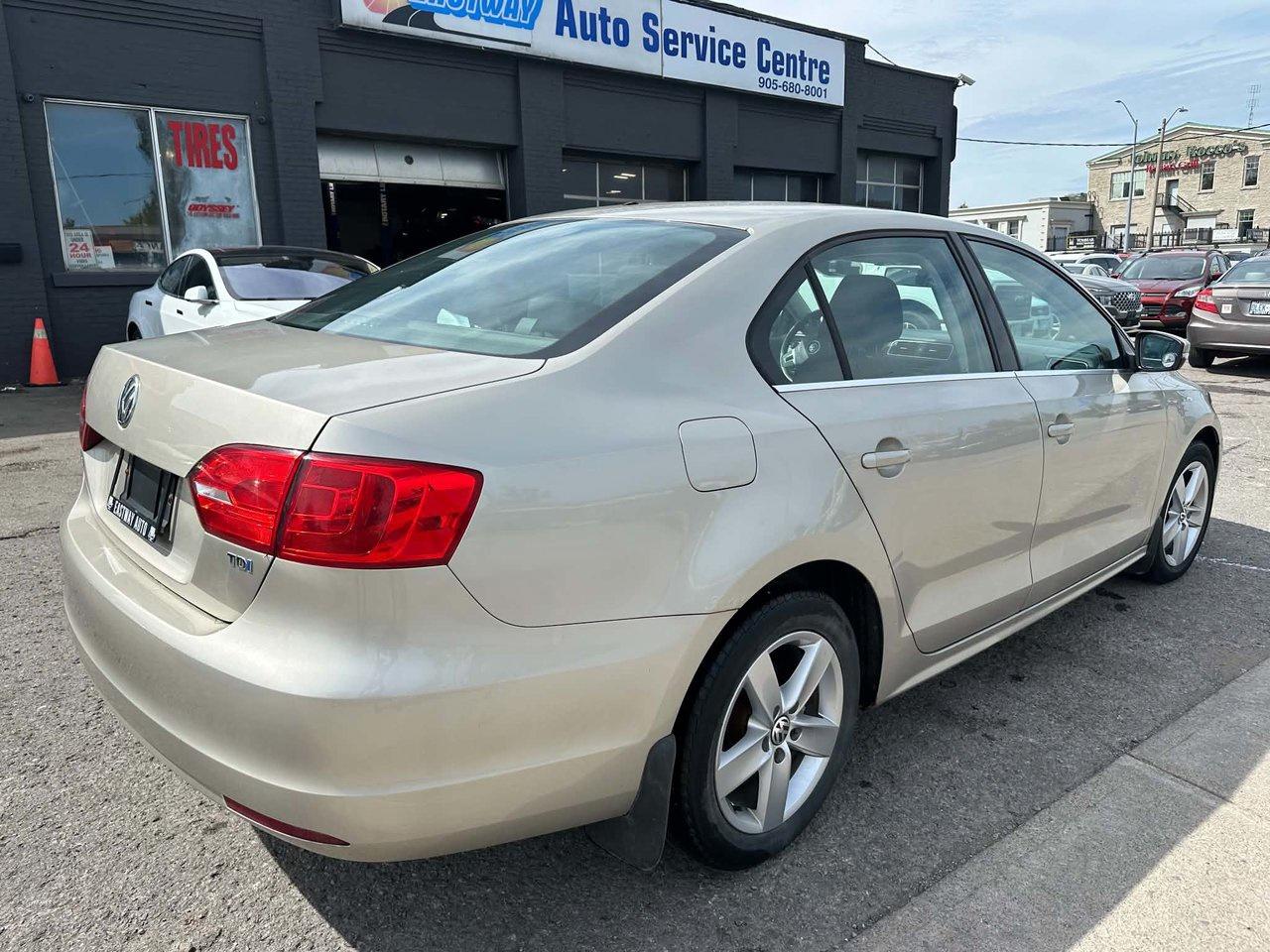 2014 Volkswagen Jetta Sedan TDI Photo