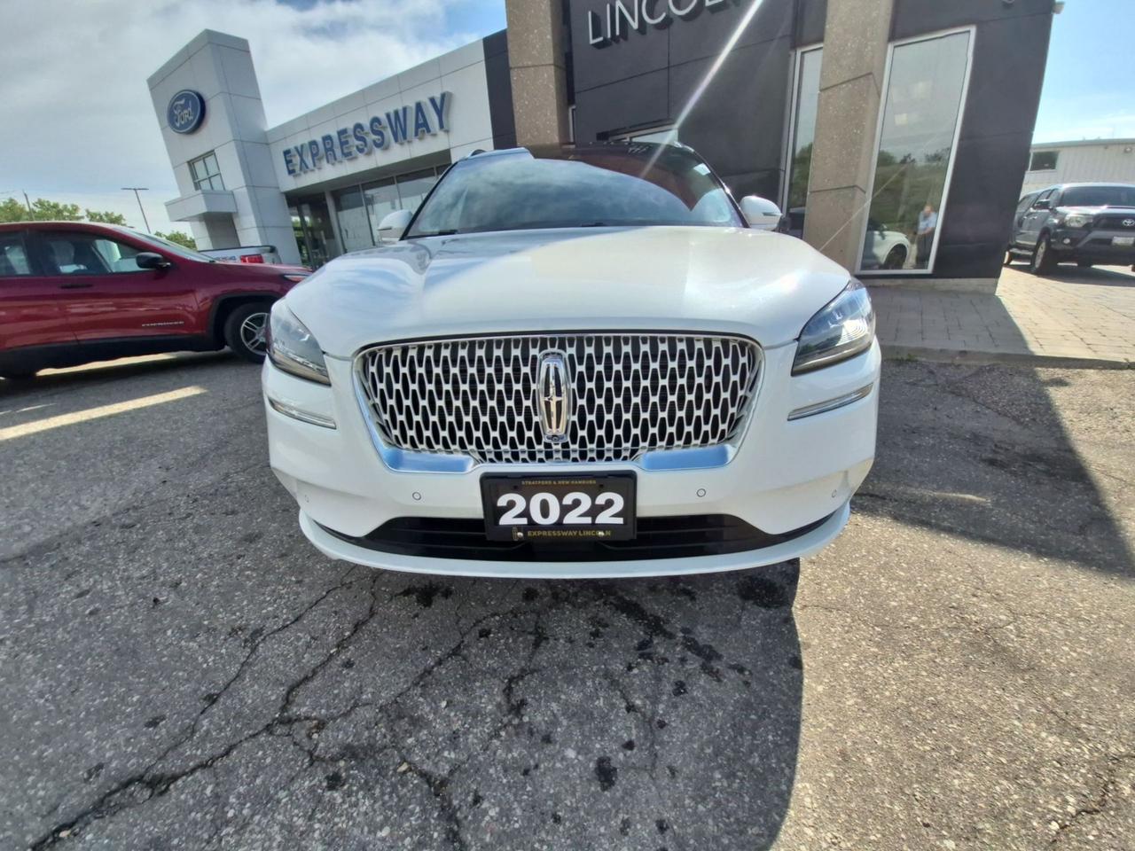 2022 Lincoln Corsair 201A, RESERVE, 2L, 20" RIMS, LEATHER, PANO ROOF! Photo2