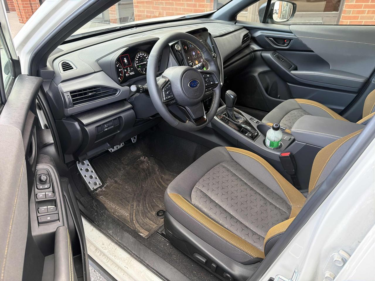 2024 Subaru Crosstrek Onyx AWD - LOW KM'S, SUNROOF, HEATED SEATS!! - Photo #11